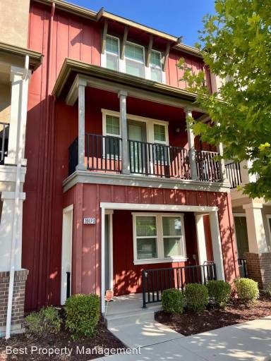 Main picture of 3917 Portola Cmn