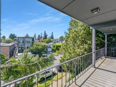 Main picture of 5956 Fauntleroy Way SW