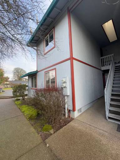 Main picture of 491 Bridge St