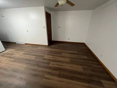 Main picture of 1402 E 12th St