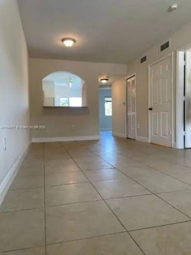 Main picture of 985 NE 34th Ave