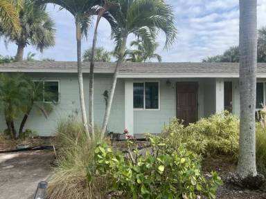 Main picture of 462 Granada St