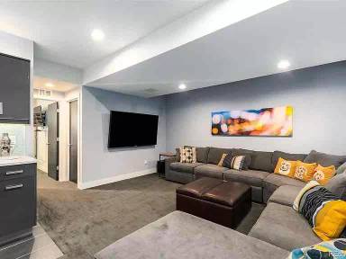 Main picture of 5054 Valentia St