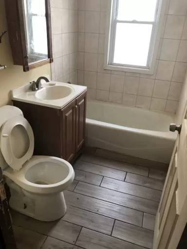 Main picture of 5571 N 34th St
