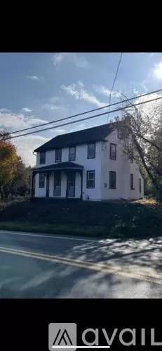 Main picture of 1360 E Main St