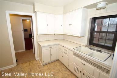 Main picture of 4000 Hillman Way