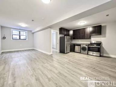 Main picture of 819 W Waveland Ave