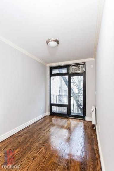 Main picture of 3 Clinton St