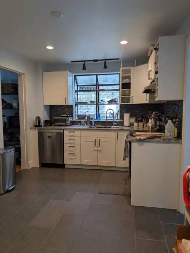 Main picture of 27 Pleasant St