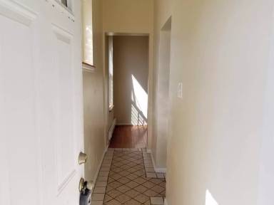 Main picture of 1323 W Butler St