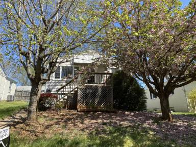 Main picture of 911 Rockland Ave