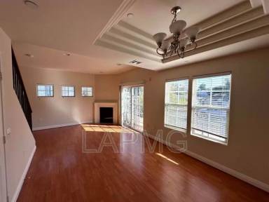 Main picture of 12217 Moorpark St