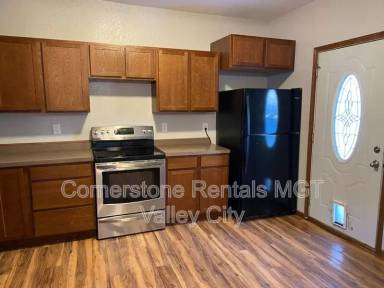 Main picture of 642 2nd Ave NW