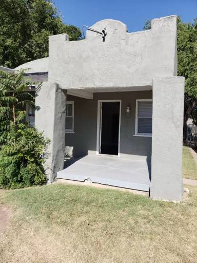 Main picture of 702 N Buchanan St