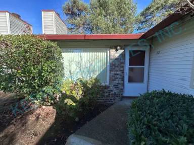 Main picture of 20 SE 134th Pl