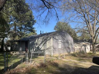 Main picture of 186 Roosevelt Rd