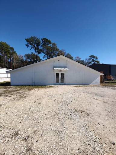 Main picture of 1685 Highway 96 S