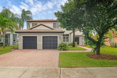 Main picture of Heftler Homes At Pembroke Shores