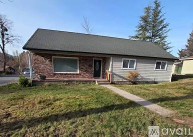 Main picture of 300 E Lake St