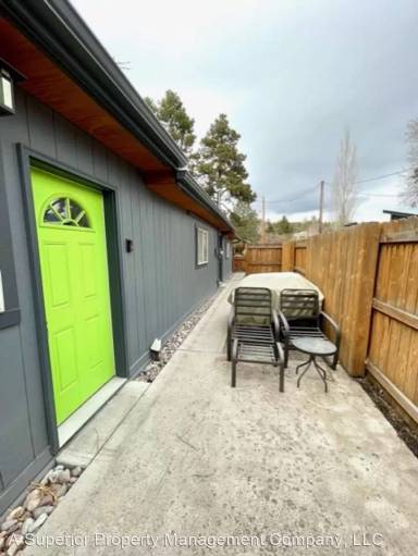 Main picture of 1235 NW Milwaukee Ave