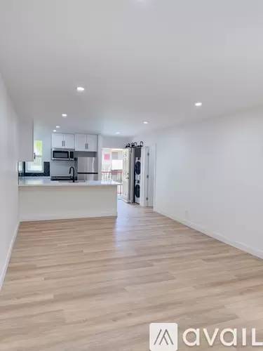 Main picture of 17000 Burbank Blvd