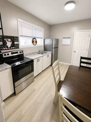 Main picture of 906 N 6th Ave E