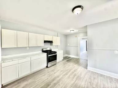 Main picture of 558 Lyons Ave