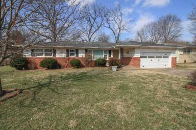 Main picture of 1529 S Sieger Dr