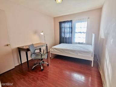 Main picture of 2020 Cloverfield Blvd