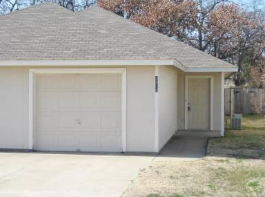 Main picture of 2808 James Rd