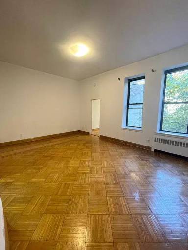 Main picture of 19 W 74th St