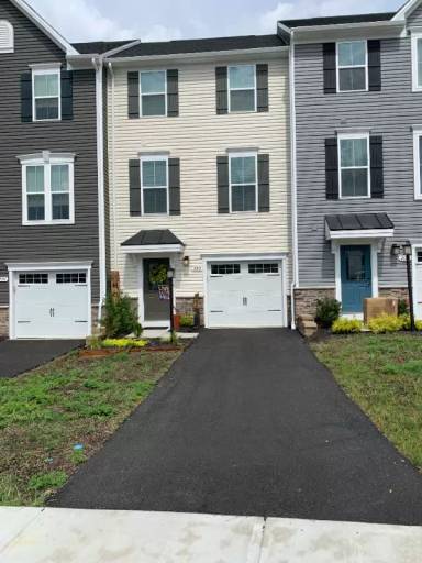 Main picture of 2012 Cade Dr