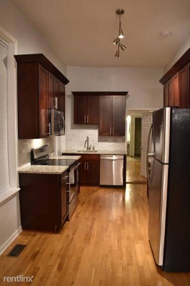 Main picture of 1252 N Greenview Ave