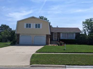 Main picture of 235 Chestnut Dr