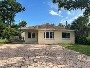 Main picture of 1318 W State St