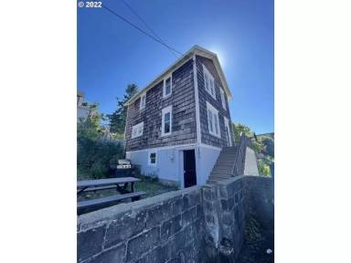 Main picture of 103 Washington St