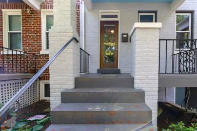 Main picture of 1825 Burke St SE