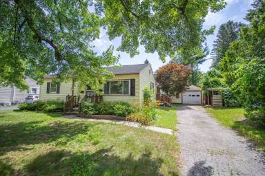 Main picture of 10 Sherwood Dr