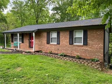 Main picture of 385 Dixie Hill Rd