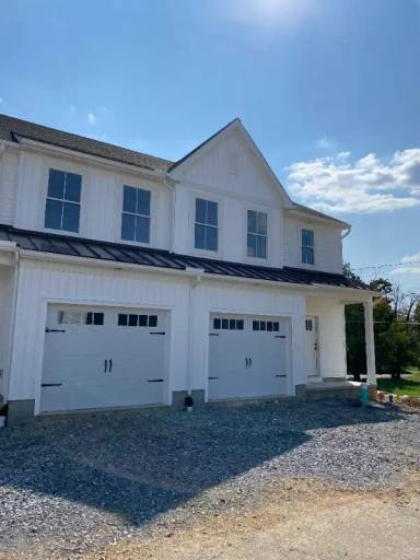 Main picture of 327 White Oak Rd