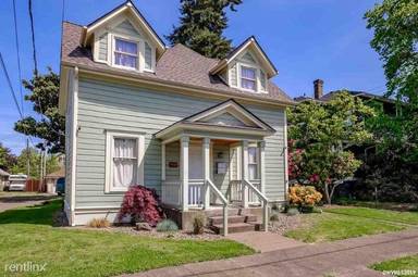 Main picture of 423 Baker St SE