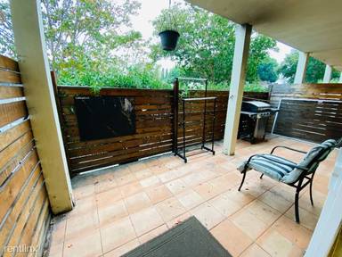 Main picture of 2302 Oak St