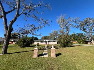 Main picture of 625 E Myrtle Ave