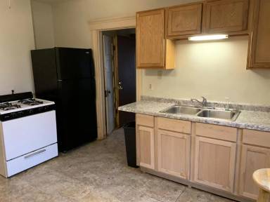 Main picture of 674 Jessamine Ave E