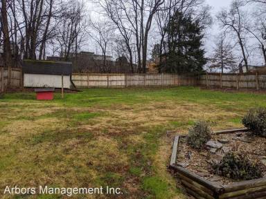 Main picture of 202 Oak St