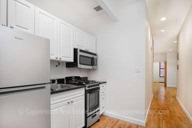 Main picture of 1590 1st Ave