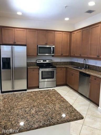 Main picture of 6973 Lakeside Cir N