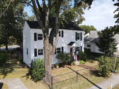 Main picture of 916 Apex St