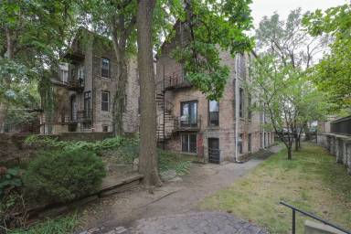 Main picture of 826 W 19th St