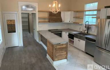 Main picture of 2317 Franklin Ave